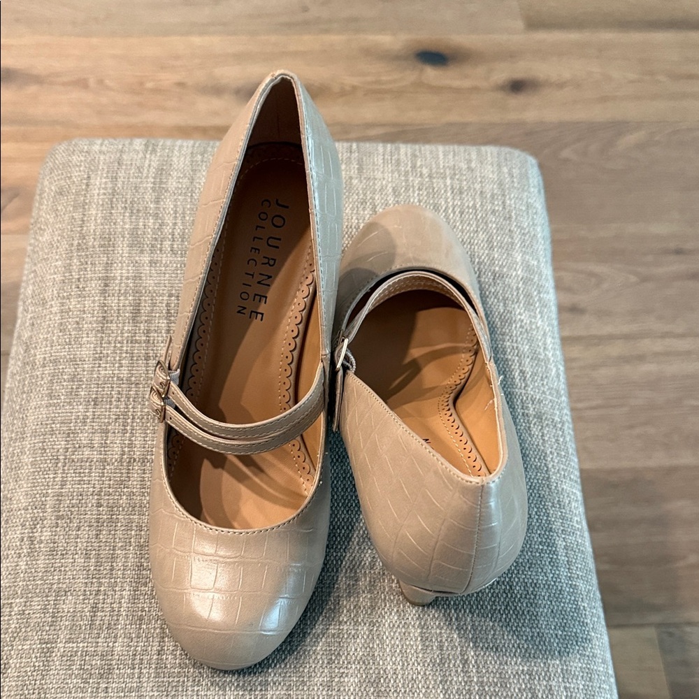 Journee Collection Beige Croc-Embossed Heels